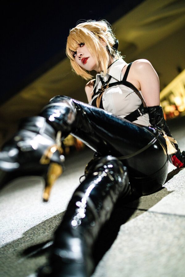 Hiyokko的绝区零·伊芙琳COS惊艳FF45，冷艳女强人成全场焦点