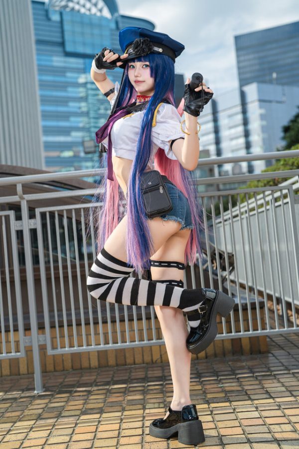 秋意与哥特风的碰撞：Rei吊带袜天使史朵巾cos亮相池袋阳光城