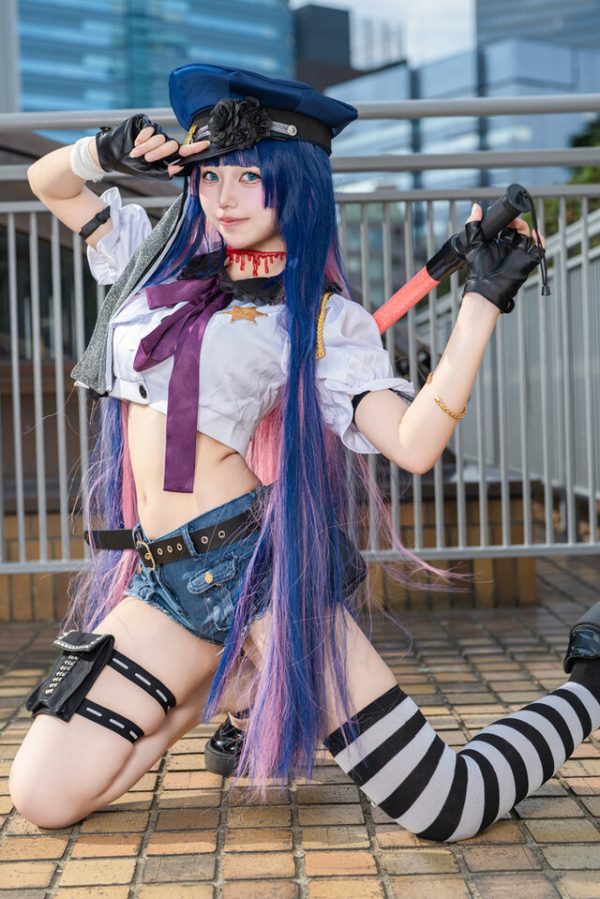 秋意与哥特风的碰撞：Rei吊带袜天使史朵巾cos亮相池袋阳光城