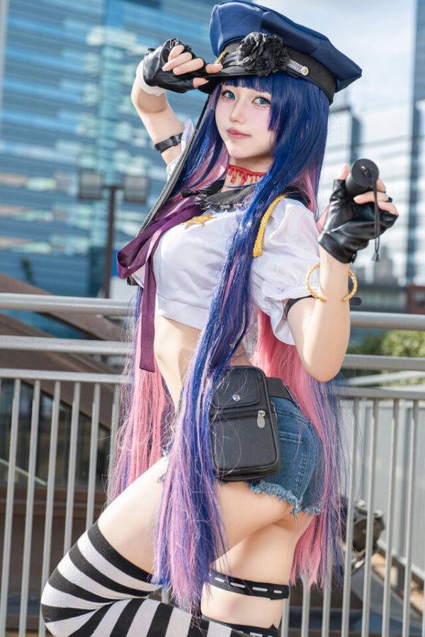 秋意与哥特风的碰撞：Rei吊带袜天使史朵巾cos亮相池袋阳光城