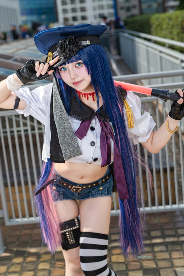 秋意与哥特风的碰撞：Rei吊带袜天使史朵巾cos亮相池袋阳光城