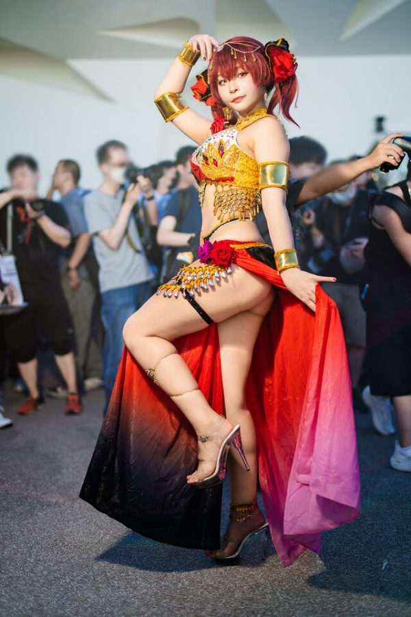 海上掀浪！鹤葵宝钟玛琳COS惊艳全场，点燃Hololive粉丝圈