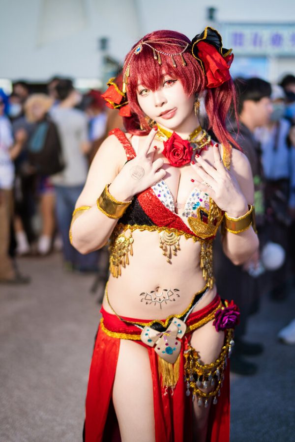 海上掀浪！鹤葵宝钟玛琳COS惊艳全场，点燃Hololive粉丝圈