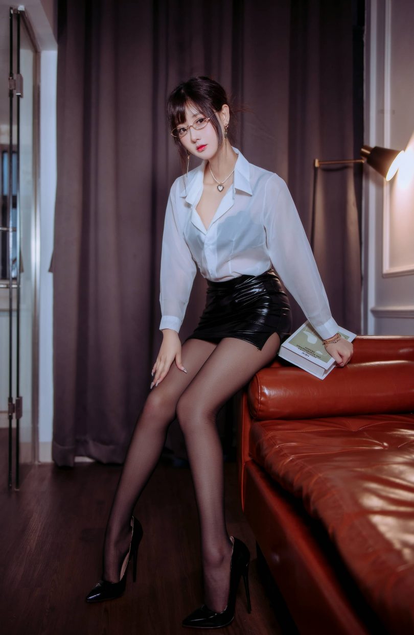 羽生三未COS女秘书|羽生三未_半透皮裙OL·女秘书cos[32P-432MB]