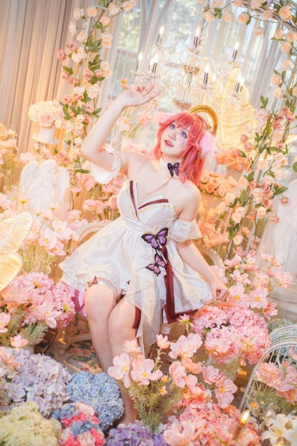 才华洋溢Coser Ichika原神八重神子COS：绝美新娘造型惊艳全场