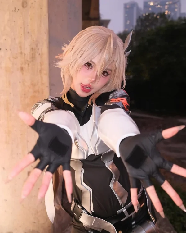 越南Coser Ngan Ha化身刀锋宝贝,让传说对决粉丝惊叹不已!