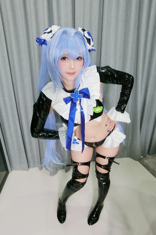 MilanaPloy妮姬·汉赛尔COS:造型一丝不苟却又暗藏叛逆小心机 MilanaPloy妮姬·汉赛尔COS:造型一丝不苟却又暗藏叛逆小心机