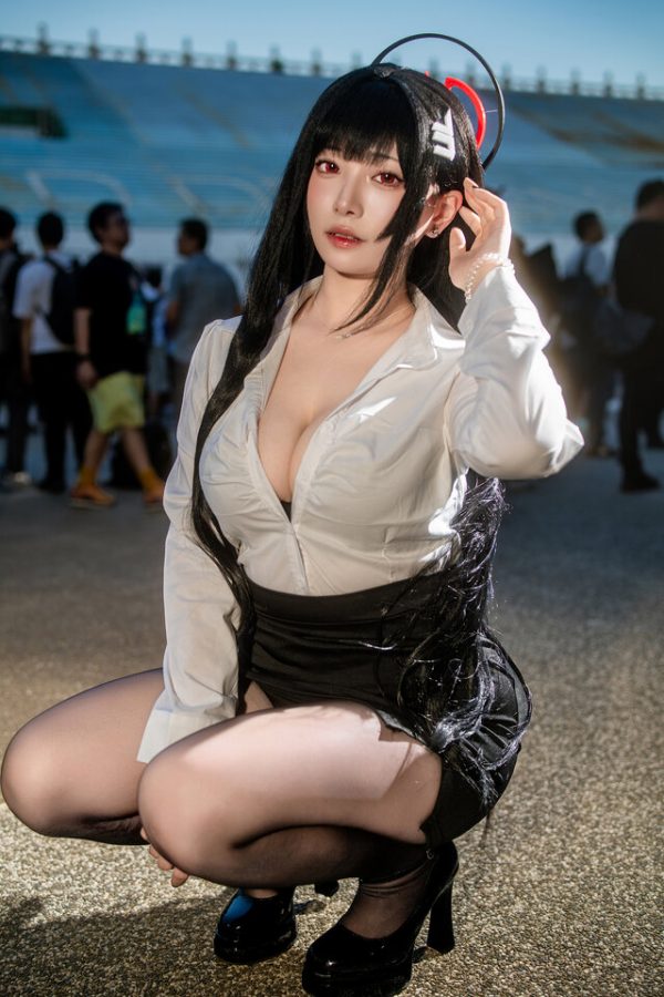 葵Aoi演绎蔚蓝档案调月莉音COS：千禧年会长气场全开惊艳FF45