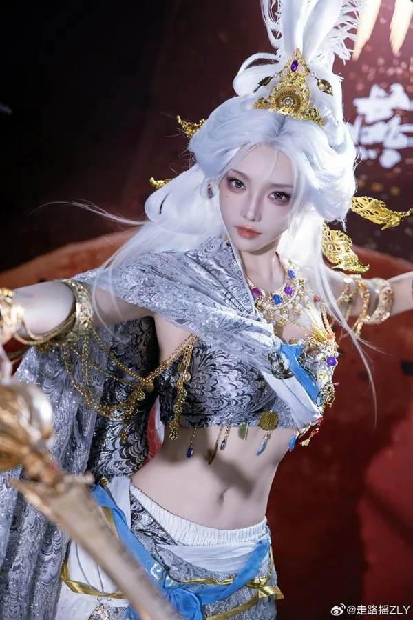 走路摇ZLY千夜COS：顶级还原力！燕云十六声压迫感溢出屏幕​