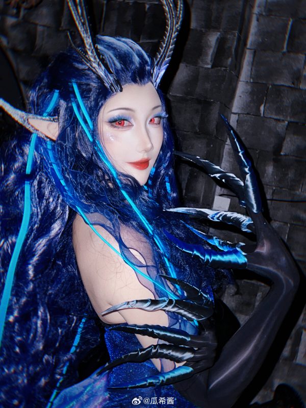 瓜希酱傲闰COS赏析:哪吒之魔童闹海蓝焰红瞳的视觉冲击力 瓜希酱傲闰COS赏析:哪吒之魔童闹海蓝焰红瞳的视觉冲击力