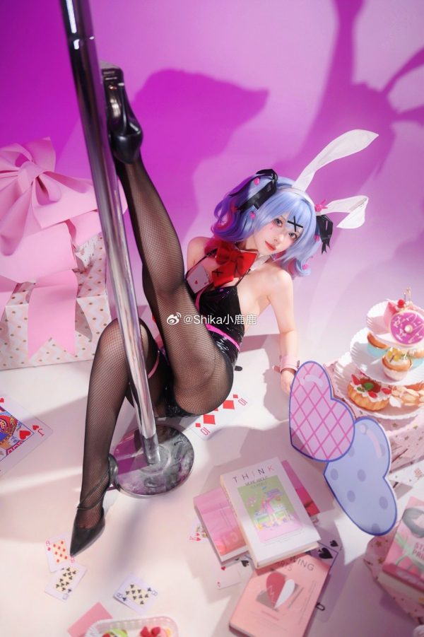 Shika小鹿鹿初音未来兔子洞COS:情人节甜美危险幻想视觉解析 Shika小鹿鹿初音未来兔子洞COS:情人节甜美危险幻想视觉解析