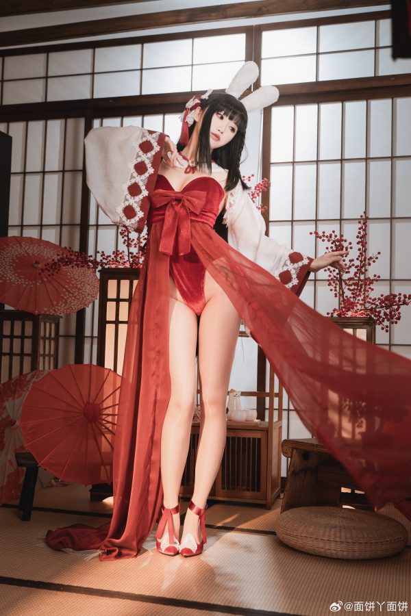 碧蓝航线大山COS赏析:面饼仙儿如何呈现角色气质与氛围张力 碧蓝航线大山COS赏析:面饼仙儿如何呈现角色气质与氛围张力