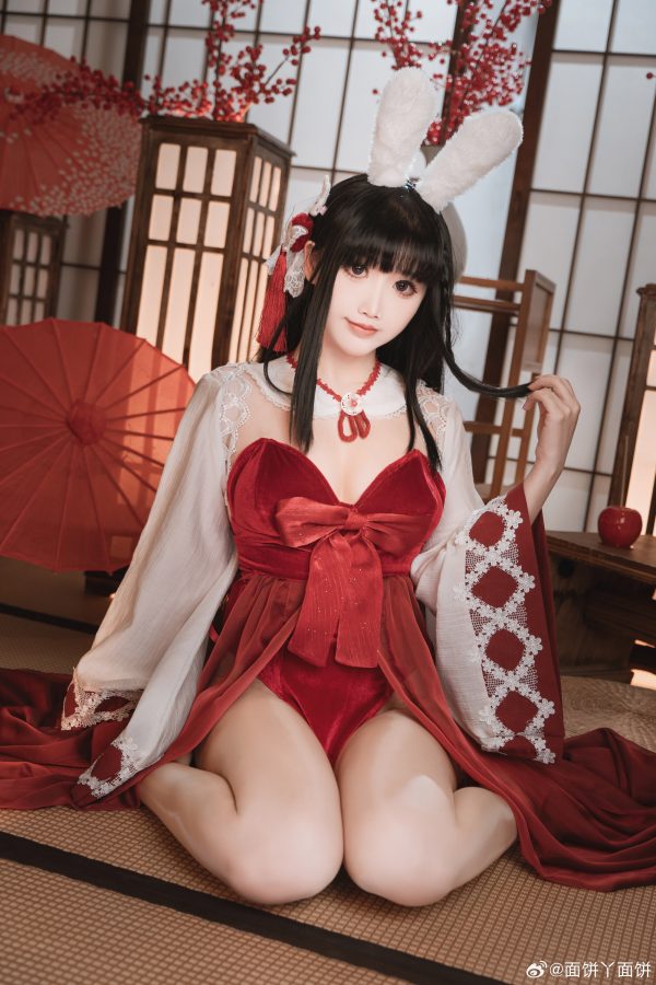 碧蓝航线大山COS赏析:面饼仙儿如何呈现角色气质与氛围张力 碧蓝航线大山COS赏析:面饼仙儿如何呈现角色气质与氛围张力