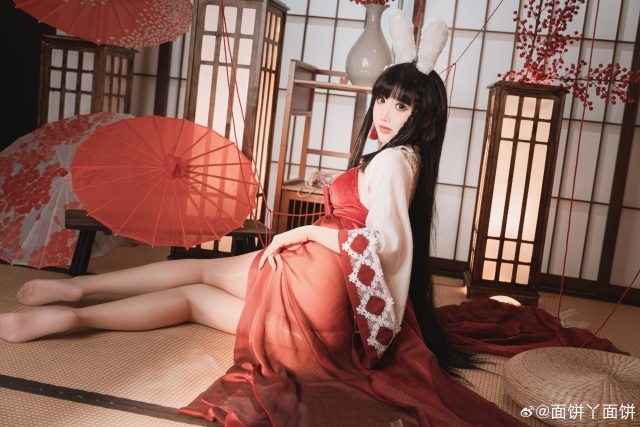 碧蓝航线大山COS赏析:面饼仙儿如何呈现角色气质与氛围张力 碧蓝航线大山COS赏析:面饼仙儿如何呈现角色气质与氛围张力