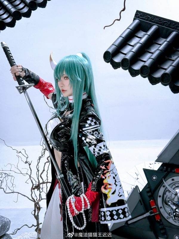 冷色与美感的交织：星之迟迟斩业星熊COS武者的魅力与气韵