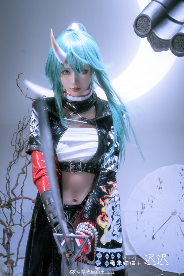 冷色与美感的交织：星之迟迟斩业星熊COS武者的魅力与气韵