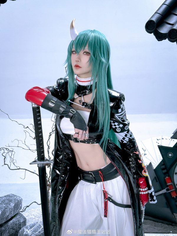 冷色与美感的交织：星之迟迟斩业星熊COS武者的魅力与气韵