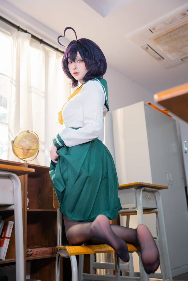 清水由乃JK版柊舞缇娜COS：演绎教室光影之间定格的角色情绪