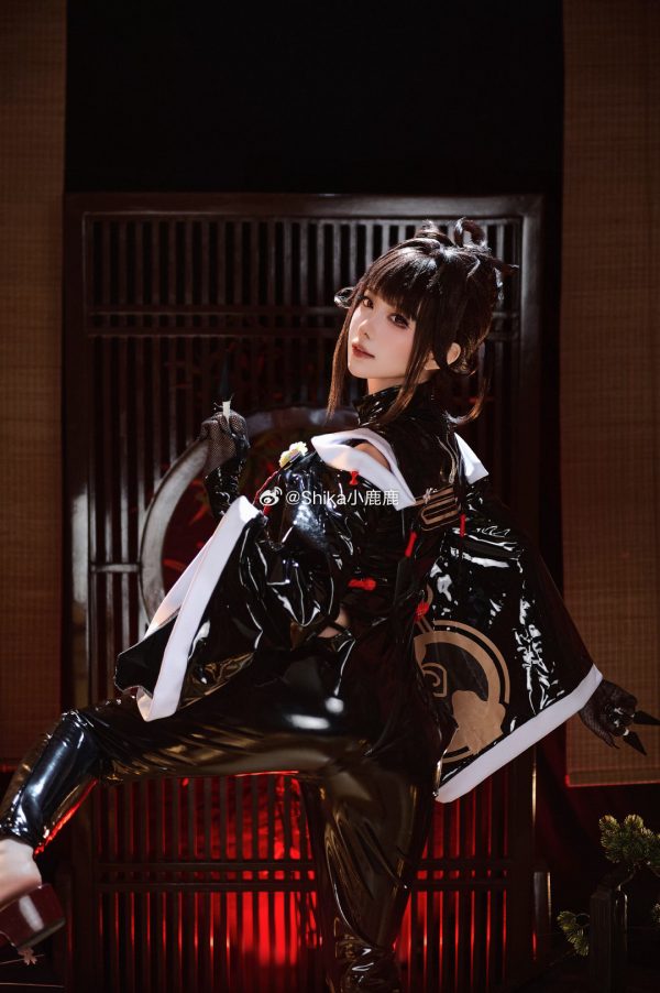 潜伏于红光与静默之间|Shika小鹿鹿樱花COS角色还原度解析 潜伏于红光与静默之间|Shika小鹿鹿樱花COS角色还原度解析