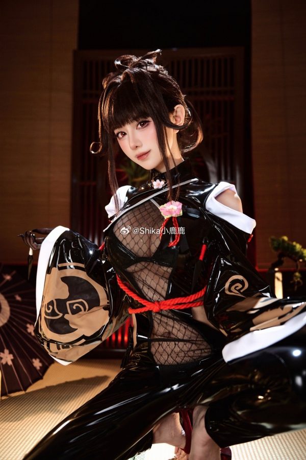 潜伏于红光与静默之间|Shika小鹿鹿樱花COS角色还原度解析 潜伏于红光与静默之间|Shika小鹿鹿樱花COS角色还原度解析