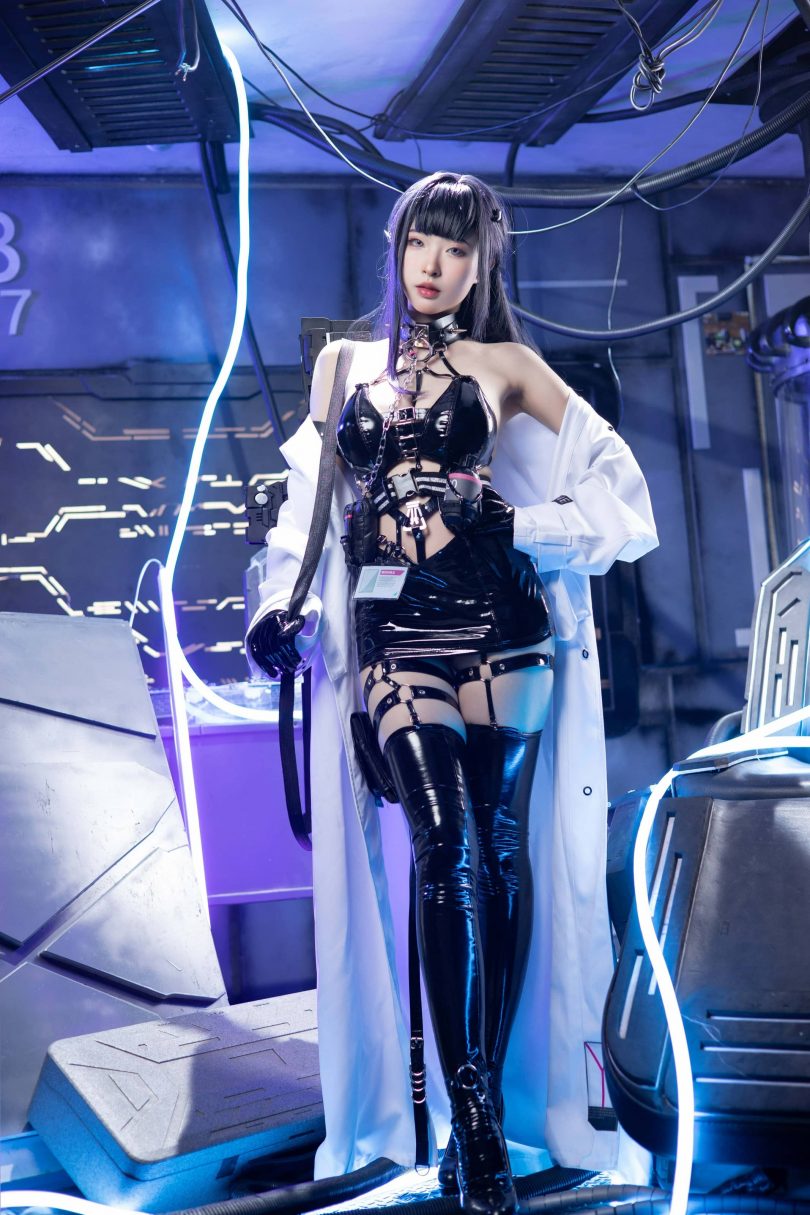 清水由乃妮姬米哈拉COS:演绎冷光之下执行者的克制与魅力 清水由乃妮姬米哈拉COS:演绎冷光之下执行者的克制与魅力