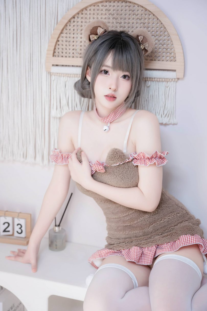 绒感灰熊的软萌压迫感：清水由乃可爱主题的COS为何能站得住