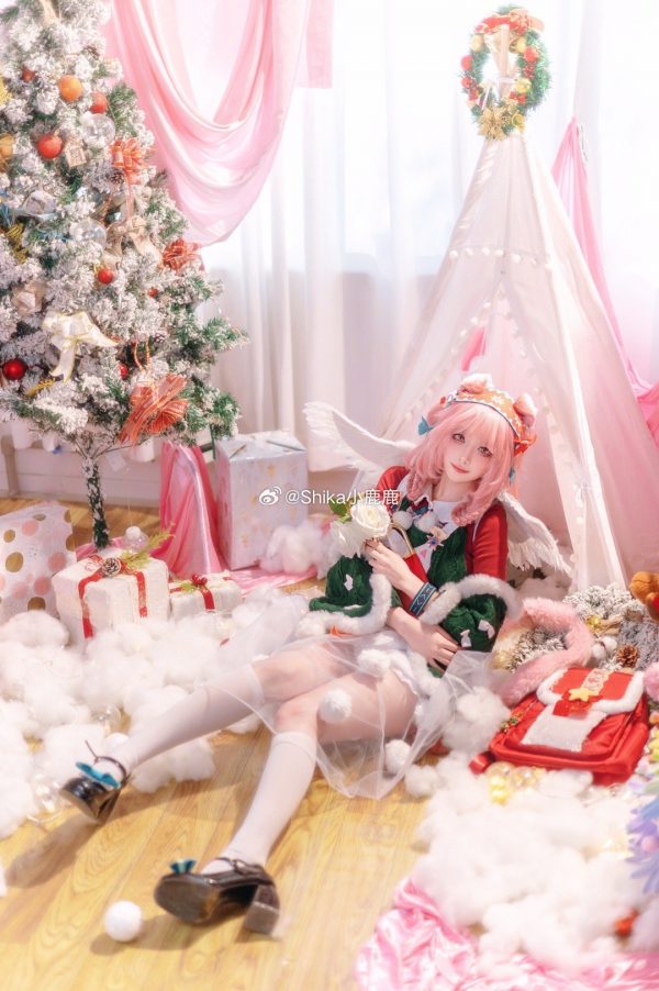 Shika小鹿鹿澄闪COS|圣诞奇迹降临的温柔守护明日方舟治愈系角色