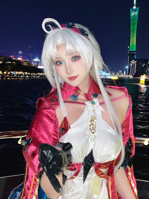 霓虹夜航下的瓜希酱COS|珂莱塔的夜景氛围感与服装细节解析 霓虹夜航下的瓜希酱COS|珂莱塔的夜景氛围感与服装细节解析