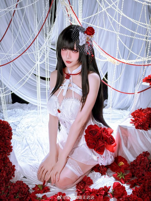 胜利女神：星之迟迟COS演绎睡衣版米哈拉的红与白情绪张力