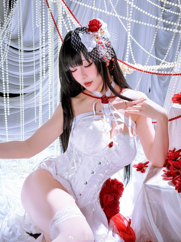 胜利女神：星之迟迟COS演绎睡衣版米哈拉的红与白情绪张力