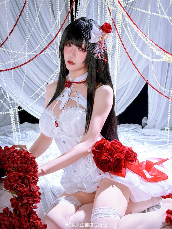 胜利女神：星之迟迟COS演绎睡衣版米哈拉的红与白情绪张力