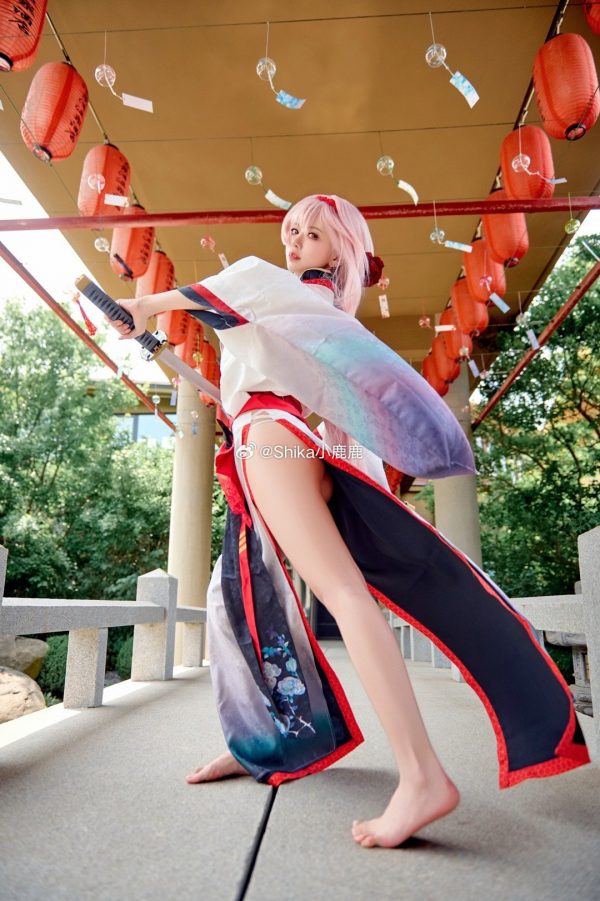 着此衣，当如何战斗？Shika小鹿鹿红莲暗影COS演绎优雅与锋芒