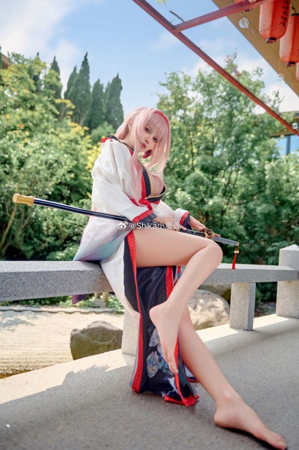 着此衣，当如何战斗？Shika小鹿鹿红莲暗影COS演绎优雅与锋芒