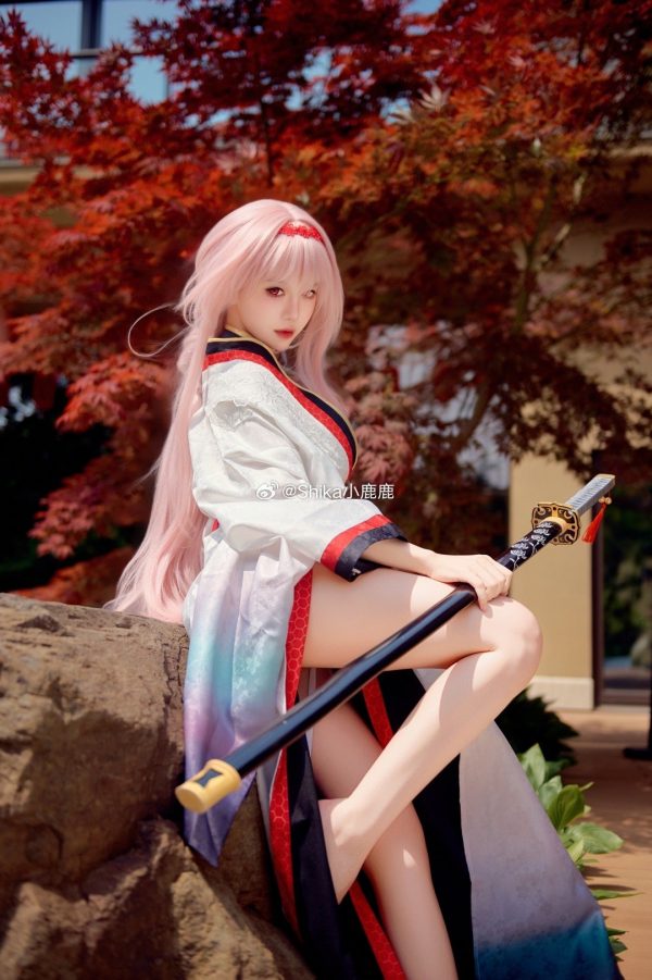 着此衣，当如何战斗？Shika小鹿鹿红莲暗影COS演绎优雅与锋芒