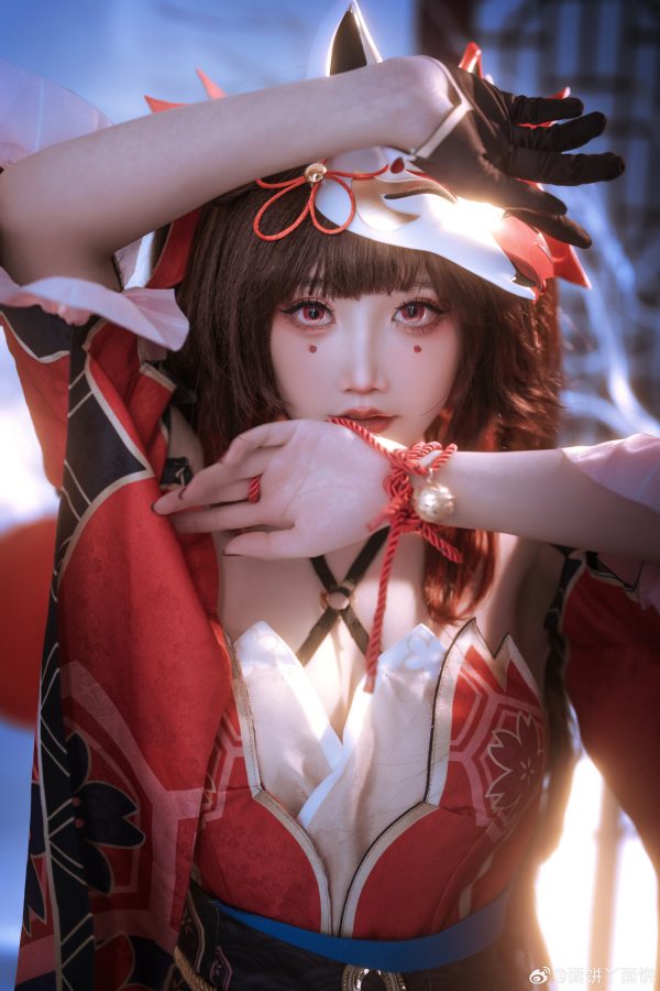 面饼仙儿花火COS视觉解析：崩坏星穹铁道虚实之间的戏谑之火