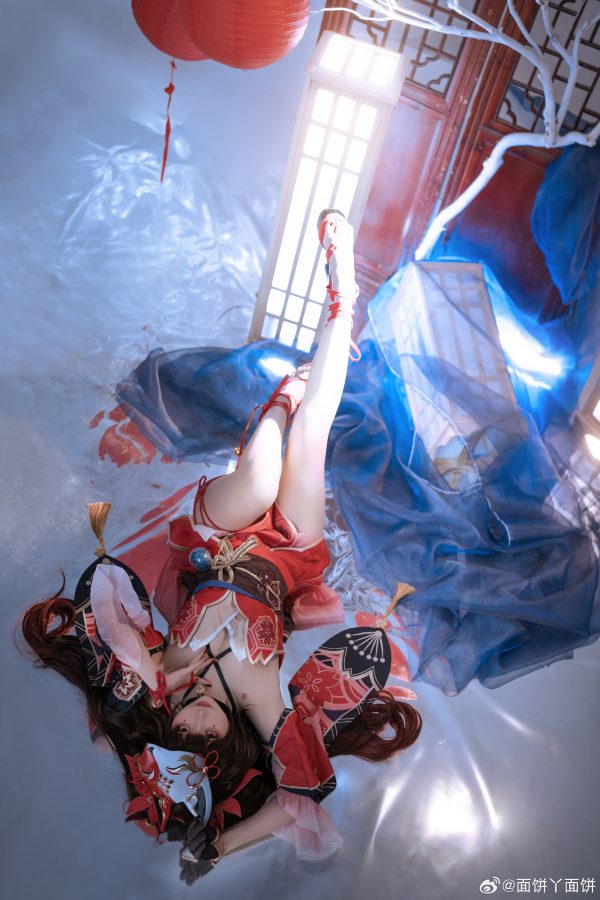 面饼仙儿花火COS视觉解析：崩坏星穹铁道虚实之间的戏谑之火
