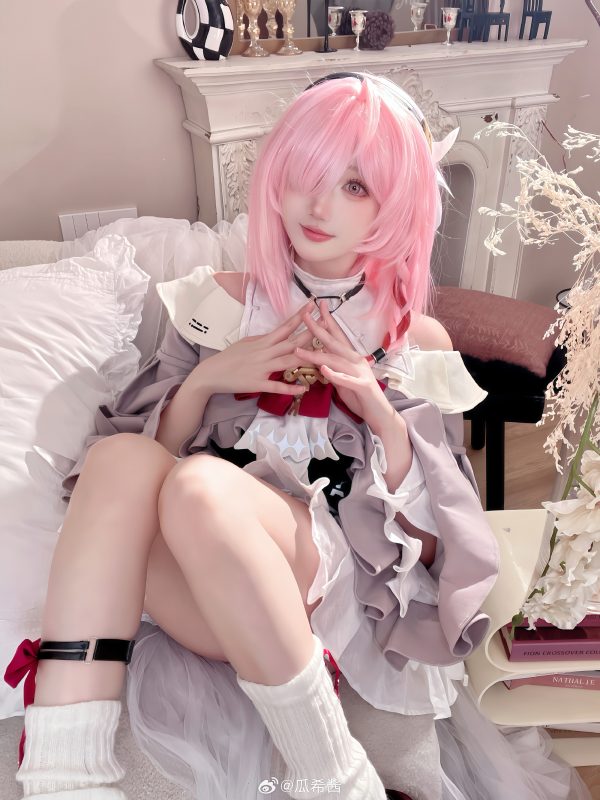 瓜希酱诗蔻蒂COS:演绎《深空之眼》温柔邀约之下的冷感张力 瓜希酱诗蔻蒂COS:演绎《深空之眼》温柔邀约之下的冷感张力