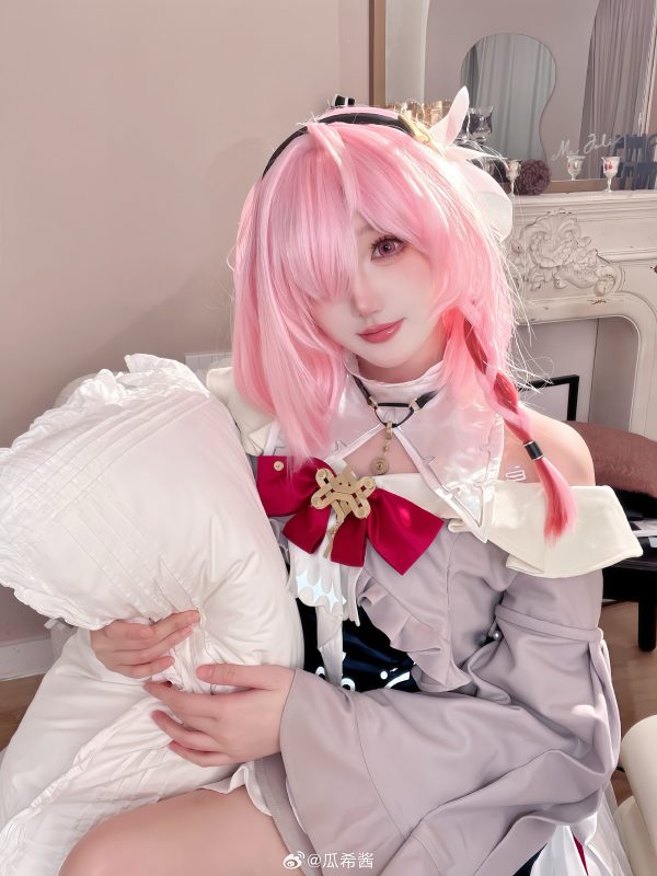 瓜希酱诗蔻蒂COS:演绎《深空之眼》温柔邀约之下的冷感张力 瓜希酱诗蔻蒂COS:演绎《深空之眼》温柔邀约之下的冷感张力