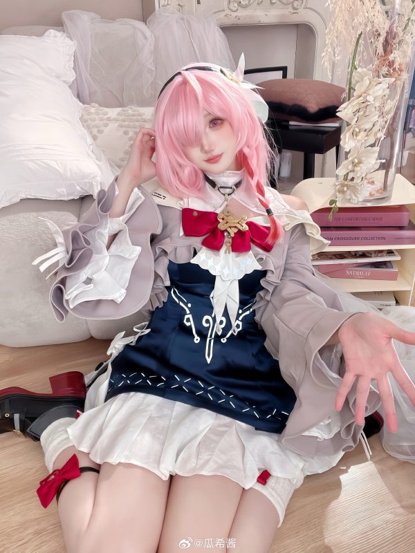 瓜希酱诗蔻蒂COS:演绎《深空之眼》温柔邀约之下的冷感张力 瓜希酱诗蔻蒂COS:演绎《深空之眼》温柔邀约之下的冷感张力