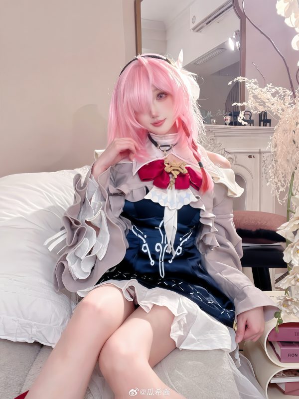 瓜希酱诗蔻蒂COS:演绎《深空之眼》温柔邀约之下的冷感张力 瓜希酱诗蔻蒂COS:演绎《深空之眼》温柔邀约之下的冷感张力