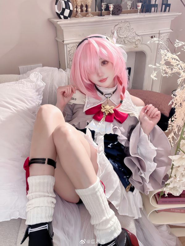 瓜希酱诗蔻蒂COS:演绎《深空之眼》温柔邀约之下的冷感张力 瓜希酱诗蔻蒂COS:演绎《深空之眼》温柔邀约之下的冷感张力