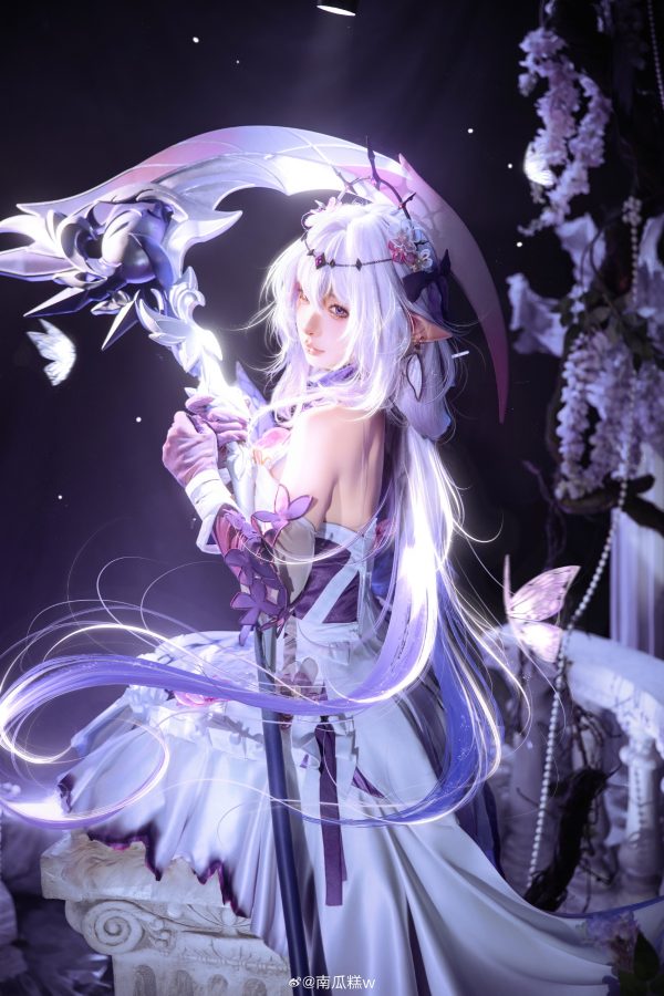 梦紫之下的静谧锋芒：蠢沫沫演绎崩坏星穹铁道遐蝶COS赏析