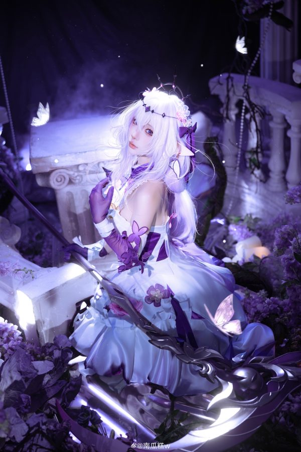 梦紫之下的静谧锋芒：蠢沫沫演绎崩坏星穹铁道遐蝶COS赏析