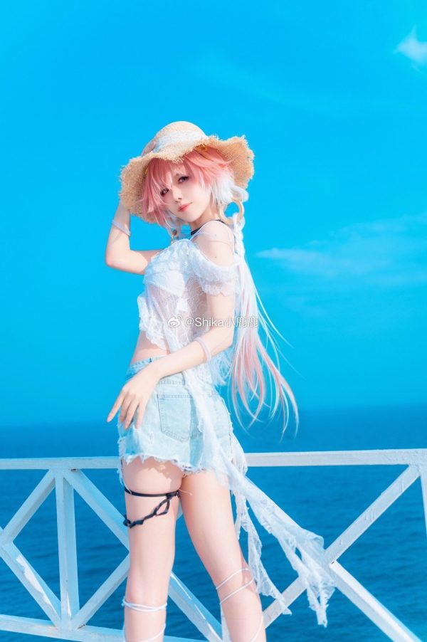 《鸣潮》长离COS赏析：Shika小鹿鹿演绎海岸光影下的潮汐之约