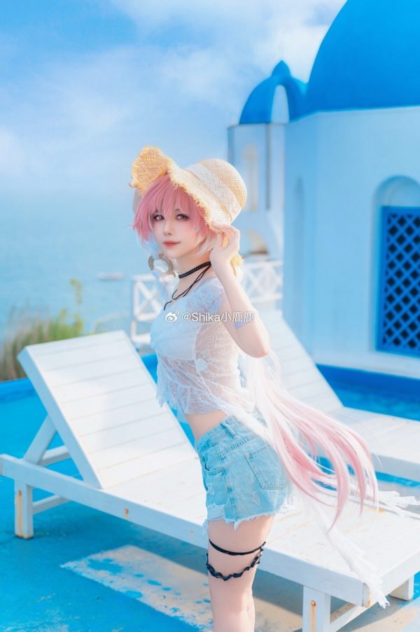 《鸣潮》长离COS赏析：Shika小鹿鹿演绎海岸光影下的潮汐之约