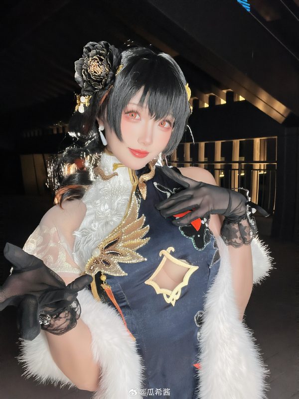 深空之眼陵光旗袍COS|瓜希酱演绎冷艳东方美学与优雅张力 深空之眼陵光旗袍COS|瓜希酱演绎冷艳东方美学与优雅张力