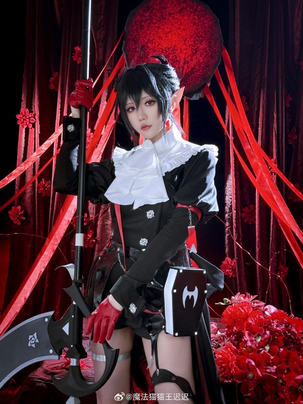 明日方舟红与黑的低语：星之迟迟COS隐德来希的优雅压迫感