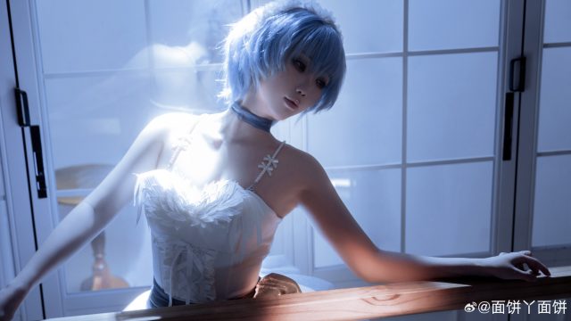 当福音战士走进芭蕾教室：面饼仙儿绫波丽COS诠释冷感舞者