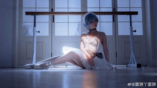 当福音战士走进芭蕾教室：面饼仙儿绫波丽COS诠释冷感舞者