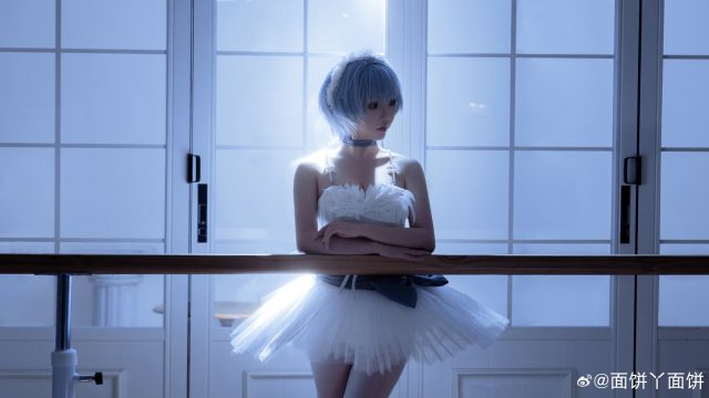 当福音战士走进芭蕾教室：面饼仙儿绫波丽COS诠释冷感舞者